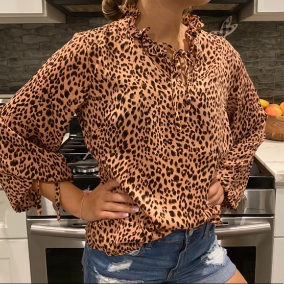 🌾SILKY RUFFLE MOCK NECK BUBBLE SLEEVE TOP - Picture 5 of 6